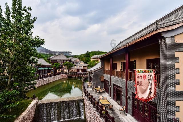 何鸿燊：娶4个老婆，生17个孩子，他的一生比豪门小说还精彩